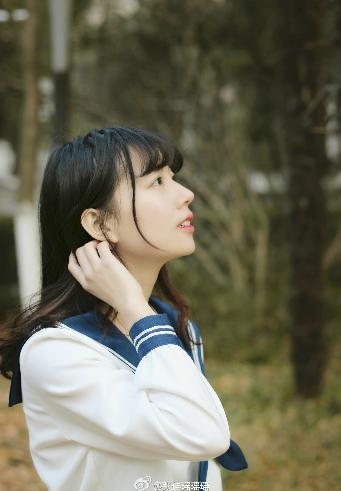 他的巨物撑开她的花缝的导演是谁