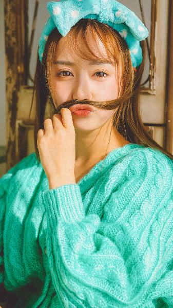 年轻漂亮的女士护士内衣